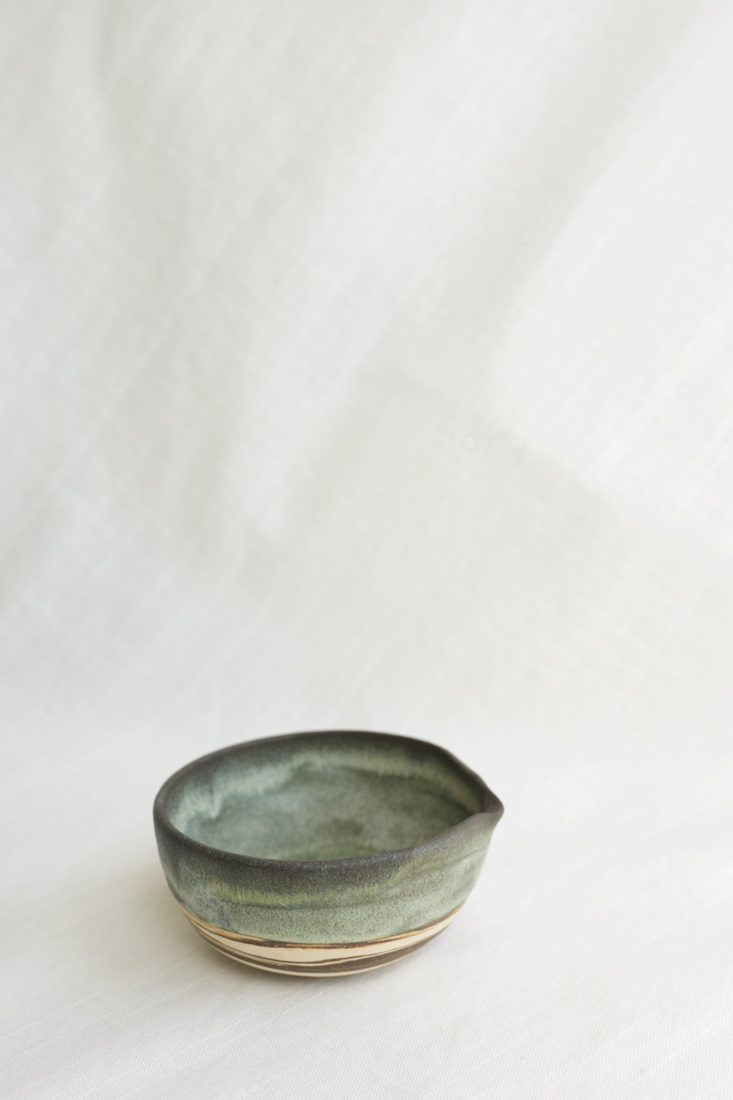 Marbled Spout Bowl